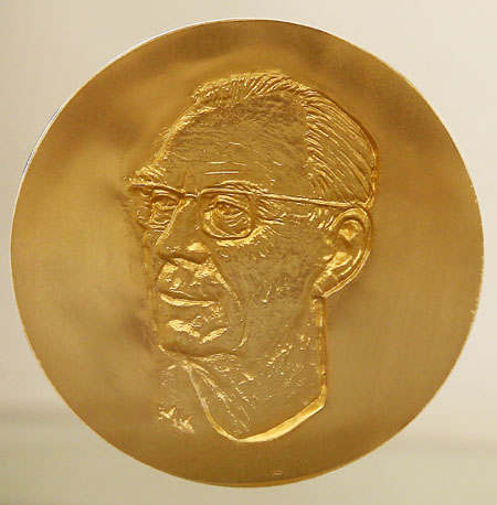 DGG GrafBernadotte Medaille 450x458