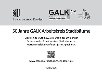 Abb23b Schild 50J AK Dresden SW 1500x1000